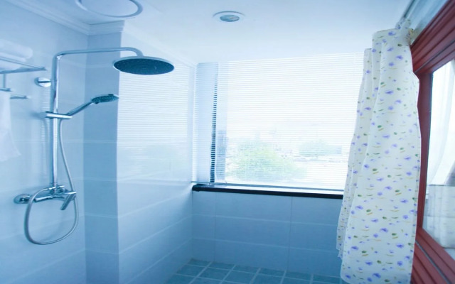 Young-Hi Holiday Inn