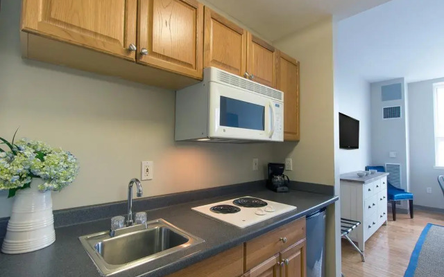 Winthrop Beach Inn and Suites Boston Logan Airport
