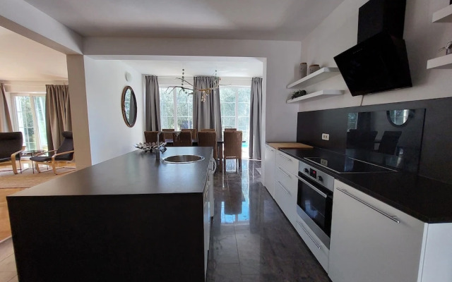 Holiday House with Pool Villa Seabird
