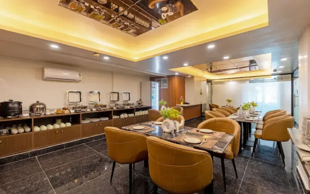 Saltstayz Premier - Paschim Vihar
