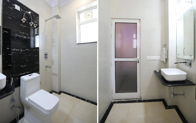 OYO 10889 Hotel Green Residency