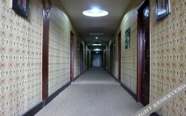 Yijia Hotel