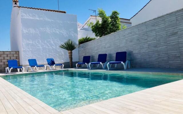 Chalet con Piscina Privada cerca del pueblo