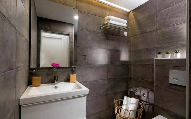 Stylish Apartment by City Center