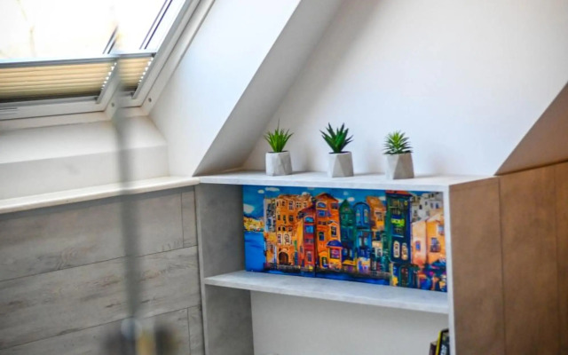 Cloud 6 -Top Center,360° view,Free private parking