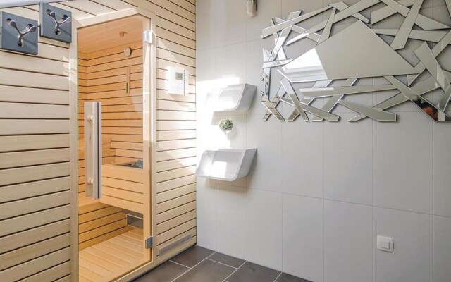 Nice Home in Sreser with Hot Tub, Sauna & WiFi