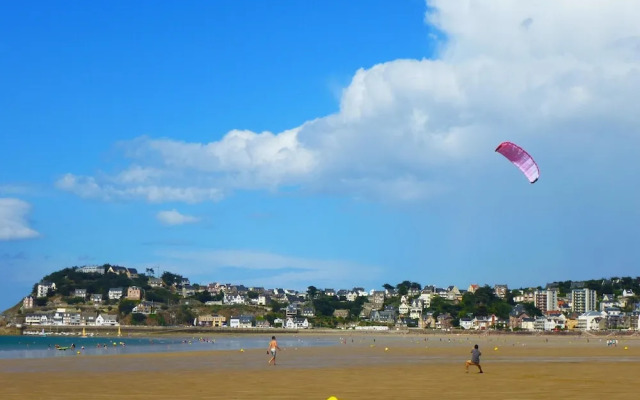 Apartment With sea View Near Beach
