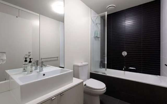 Spacious 2 Bedroom Inner City Townhouse with Private Rooftop