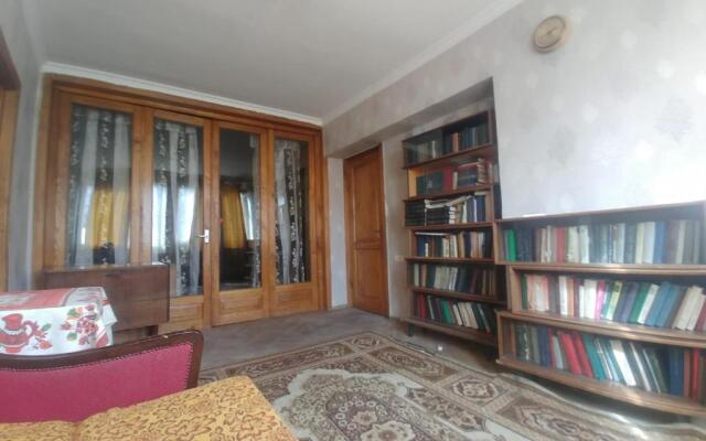 37 Platon Ioseliani Street