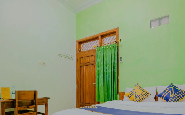 Super OYO 1759 Family Residence