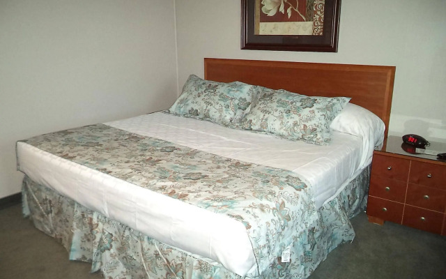 Colonial Valley Motel