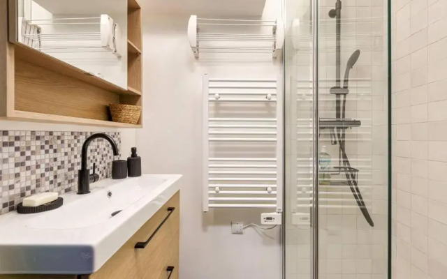 Chic 2BR in city center, next to Train Station