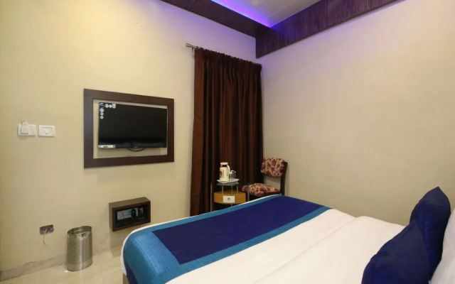 OYO 303 Madhya Marg Chandigarh
