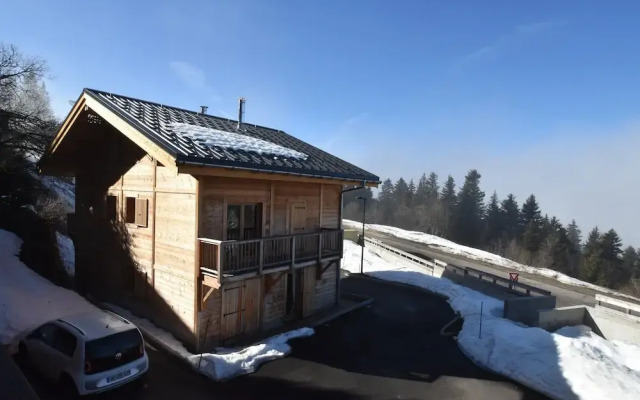 Splendid Chalet in Chamrousse With TV