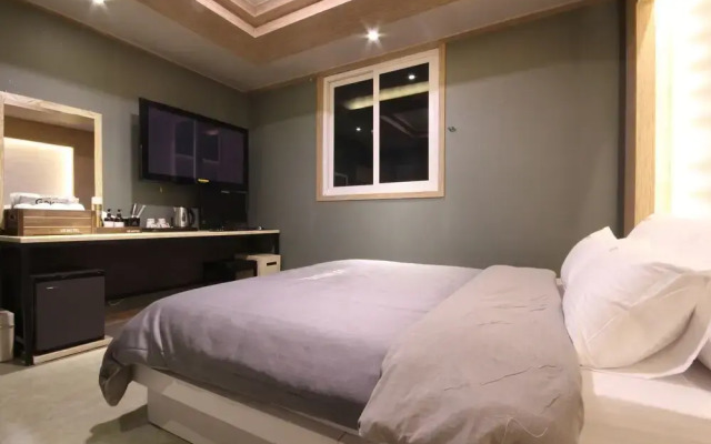Gumi Wonpyeong-dong Hotel V2