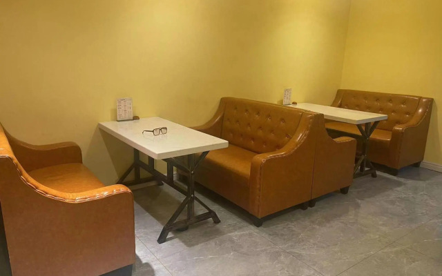 Haikou V8 Chaoman Tour Hotel