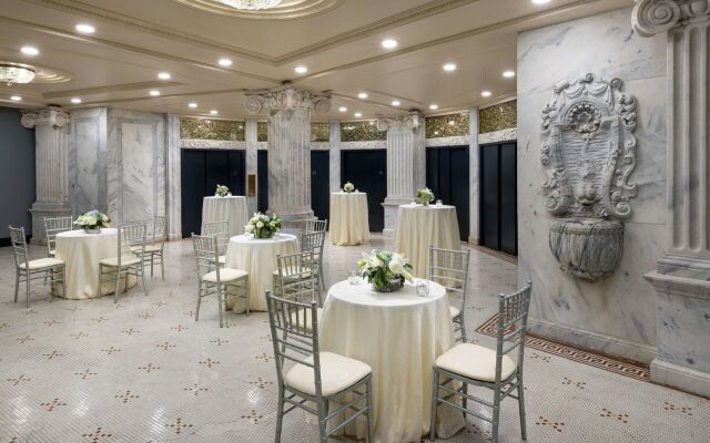 The Candler Hotel Atlanta, Curio Collection by Hilton