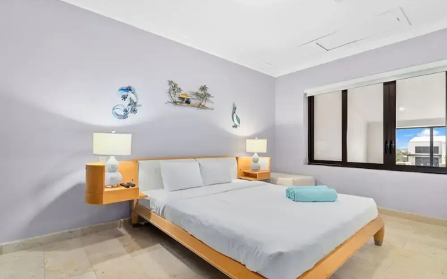 2BR 2BA Duplex w Amazing Views Pool Amenities