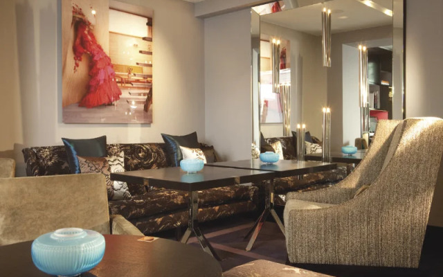 Le Wagram-Champs-Elysées