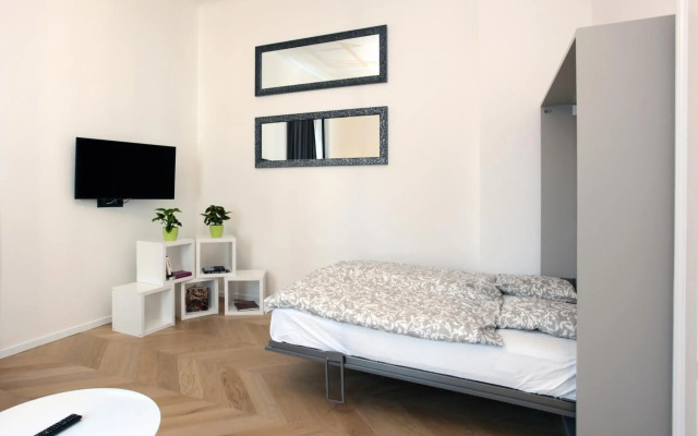 The Apartment House - Mezibranska