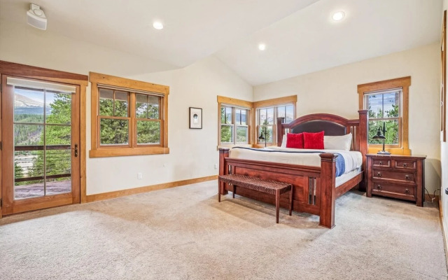 Little Bear Lodge 4 Bedroom Home