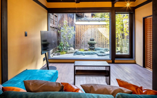 Kyo-no-Oozora Gion Kawasemi