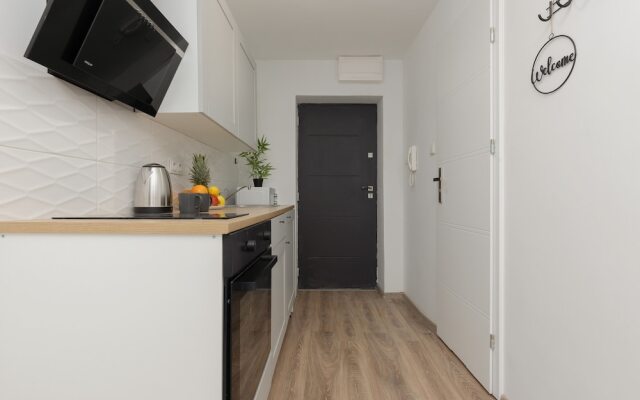 Beige Studio in City Center by Renters