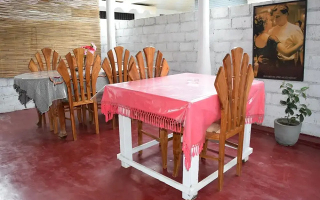 Gloriya Mathews Family Guest House