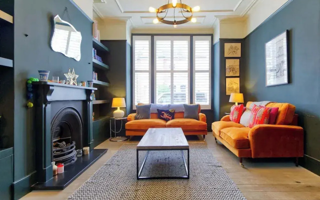 4 Bedroom House, Barnes