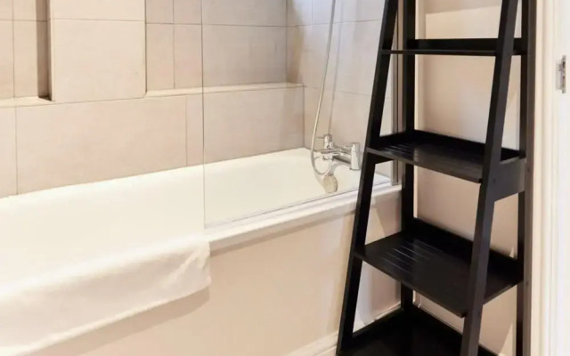 The Sussex Way Studio - Pleasing 1bdr Flat With Balcony