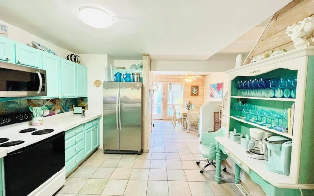 SEA Strand Court 3 #22