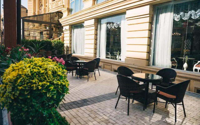Emerald Suite Hotel