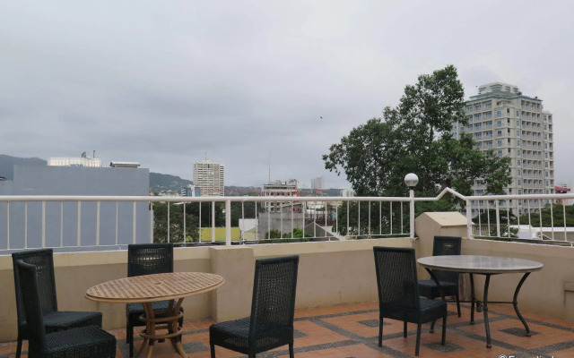 OYO 210 Apple Tree Suites