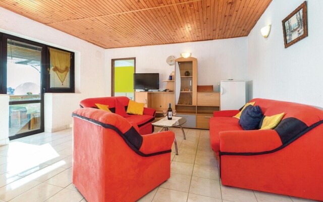 Stunning Home in Zbandaj With Wifi and 2 Bedrooms