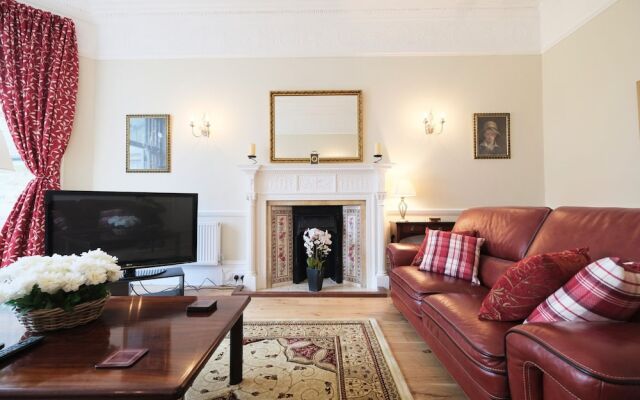 Amazing 3-bedroom Garden Flat for 6 in Ealing