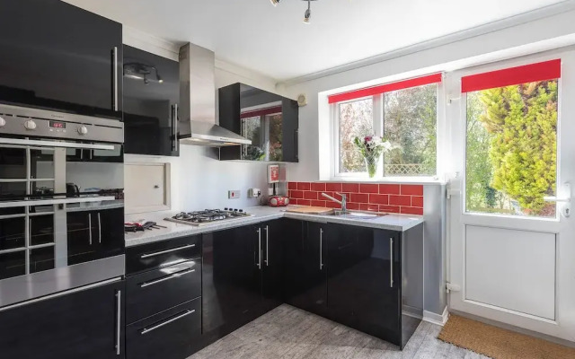 3 Bedroom Bungalow Moelfre- Private Garden,parking