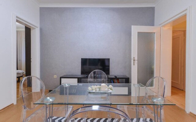 FM Deluxe 2-BDR Apartment - Sweet Home