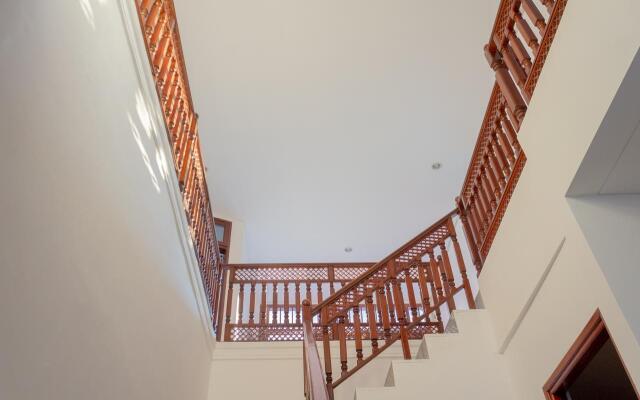 OYO 366 Thamadhiro Residence