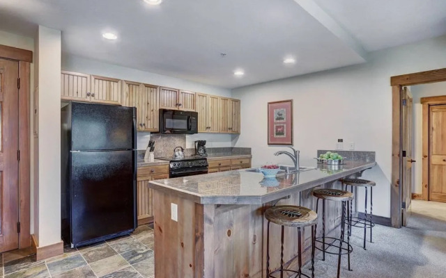 Ski-in Mountain Thunder Lodge 2 Bedroom Condo