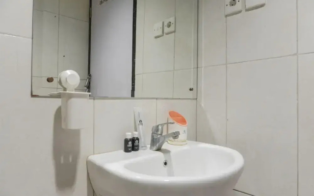 Good And Homey 2Br At Nifarro Park Apartment