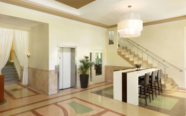 Hilton Vacation Club Crescent on South Beach Miami