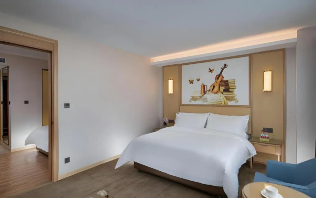 Vienna Hotel (Foshan West Railway Station Airport Branch)