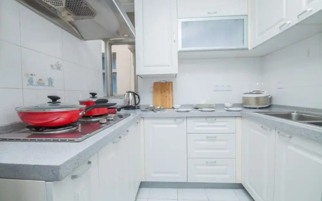 Warm Island Xujiahui 4 bedroom