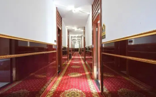 Chongqing Xilai Hotel (Chongqing Business and Industry University 6 kilometers light rail station)