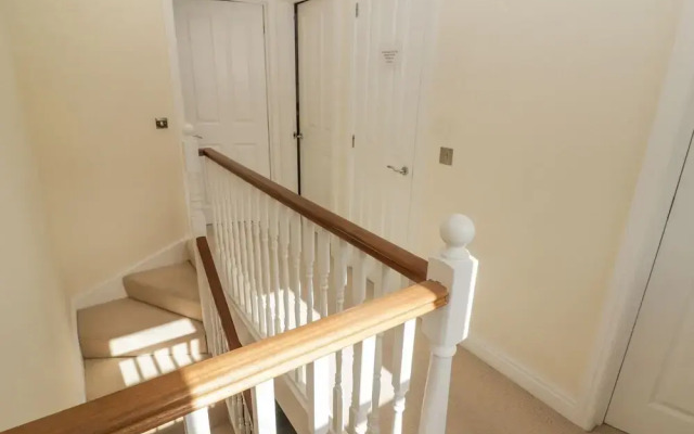 3 Strawberry Close