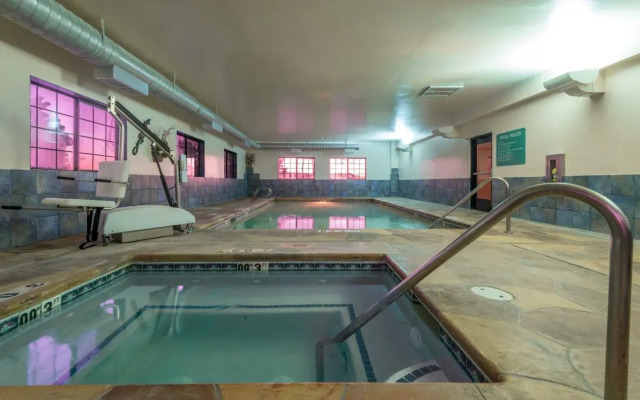 Holiday Inn Express Hotel & Suites Raton by IHG