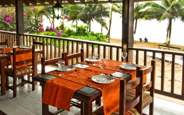Playa de Oro Lodge