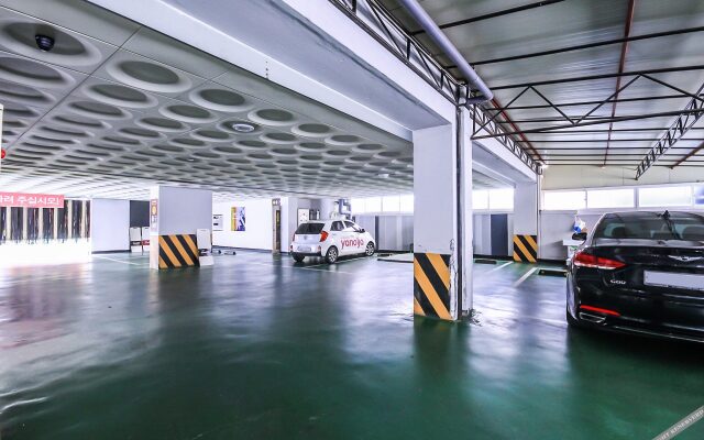 Yeungnam University Buckingham