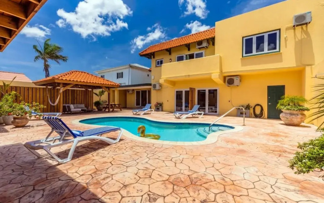 NEW 6br6 5BA Villa 200m to Beach w Privatepool