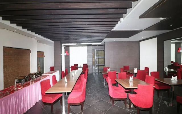 OYO 12077 Grand Bhabendra Alay